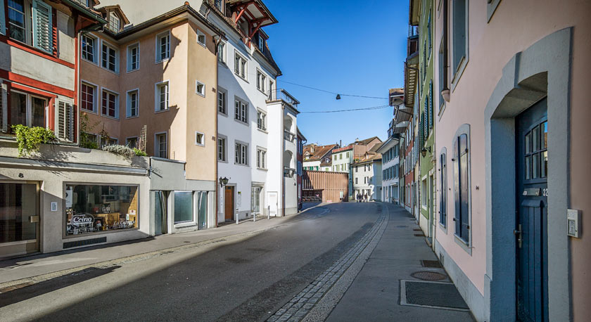 Zwischen den Toren, Aarau - Zahnarztpraxis zwischen den Toren, Aarau - Dr. Mustafa Dere. Foto © Jean-Jacques Ruchti